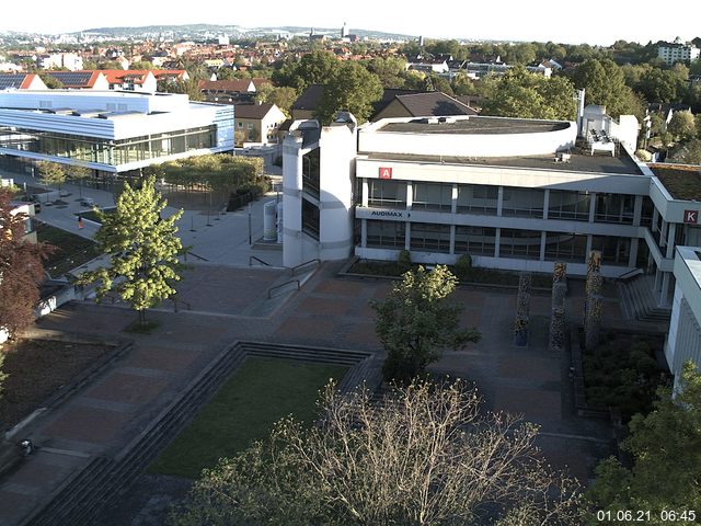 Foto der Webcam: Verwaltungsgebäude, Innenhof mit Audimax, Hörsaal-Gebäude 1