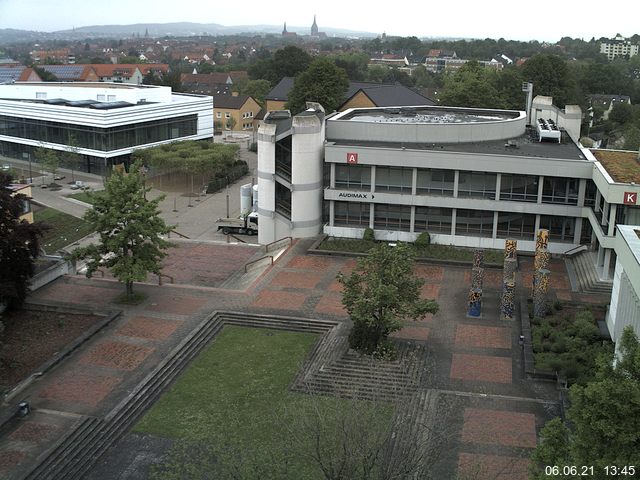 Foto der Webcam: Verwaltungsgebäude, Innenhof mit Audimax, Hörsaal-Gebäude 1