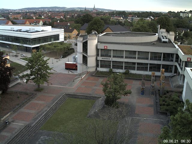 Foto der Webcam: Verwaltungsgebäude, Innenhof mit Audimax, Hörsaal-Gebäude 1