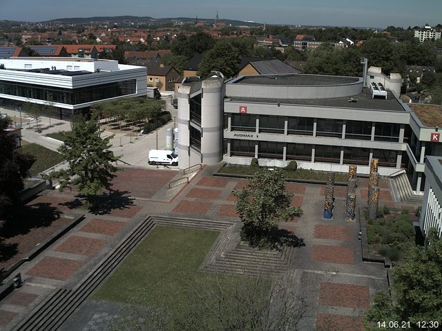 Foto der Webcam: Verwaltungsgebäude, Innenhof mit Audimax, Hörsaal-Gebäude 1