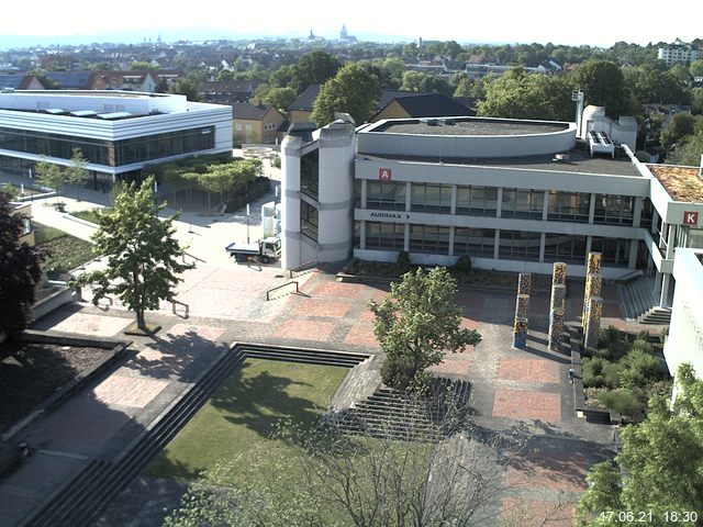 Foto der Webcam: Verwaltungsgeb&auml;ude, Innenhof mit Audimax, H&ouml;rsaal-Geb&auml;ude 1