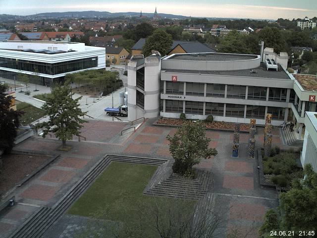 Foto der Webcam: Verwaltungsgebäude, Innenhof mit Audimax, Hörsaal-Gebäude 1