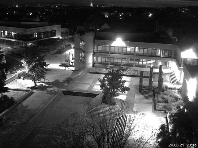 Foto der Webcam: Verwaltungsgebäude, Innenhof mit Audimax, Hörsaal-Gebäude 1