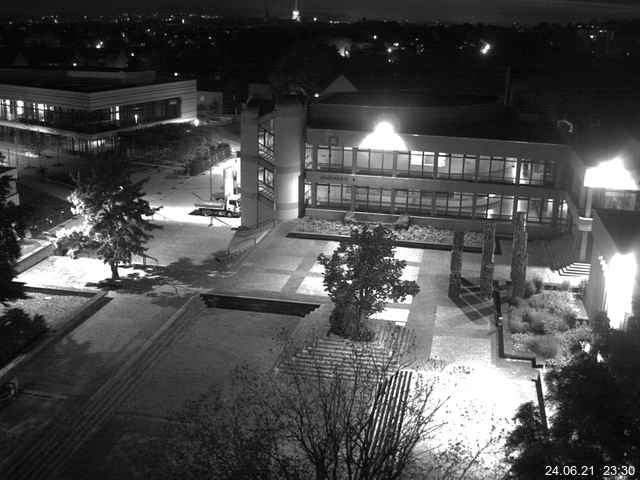 Foto der Webcam: Verwaltungsgebäude, Innenhof mit Audimax, Hörsaal-Gebäude 1