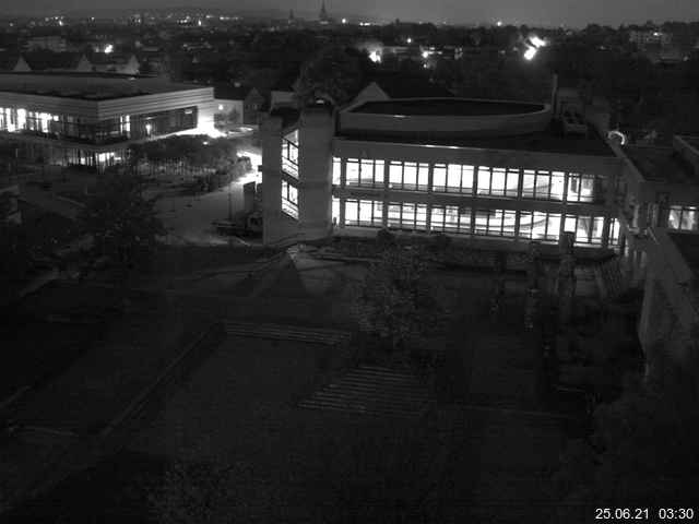 Foto der Webcam: Verwaltungsgebäude, Innenhof mit Audimax, Hörsaal-Gebäude 1