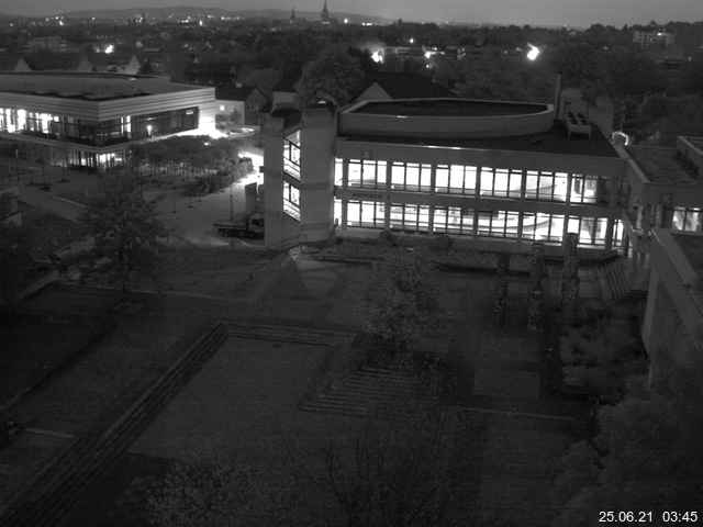 Foto der Webcam: Verwaltungsgebäude, Innenhof mit Audimax, Hörsaal-Gebäude 1