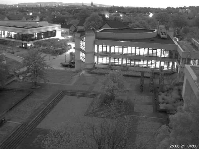 Foto der Webcam: Verwaltungsgebäude, Innenhof mit Audimax, Hörsaal-Gebäude 1