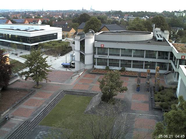 Foto der Webcam: Verwaltungsgebäude, Innenhof mit Audimax, Hörsaal-Gebäude 1