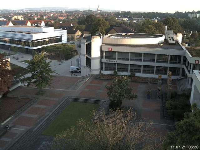 Foto der Webcam: Verwaltungsgeb&auml;ude, Innenhof mit Audimax, H&ouml;rsaal-Geb&auml;ude 1