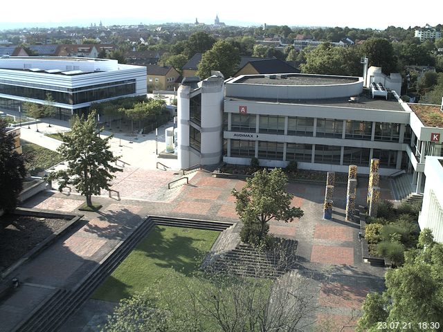 Foto der Webcam: Verwaltungsgeb&auml;ude, Innenhof mit Audimax, H&ouml;rsaal-Geb&auml;ude 1