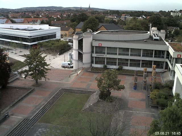 Foto der Webcam: Verwaltungsgebäude, Innenhof mit Audimax, Hörsaal-Gebäude 1