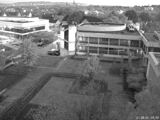 Foto der Webcam: Verwaltungsgebäude, Innenhof mit Audimax, Hörsaal-Gebäude 1