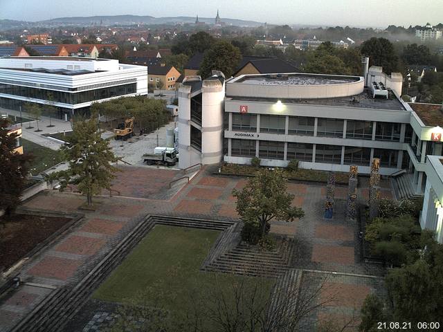 Foto der Webcam: Verwaltungsgebäude, Innenhof mit Audimax, Hörsaal-Gebäude 1