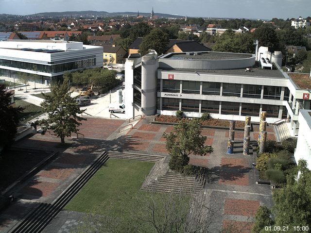 Foto der Webcam: Verwaltungsgebäude, Innenhof mit Audimax, Hörsaal-Gebäude 1