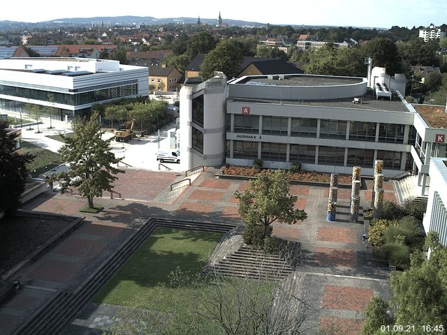 Foto der Webcam: Verwaltungsgebäude, Innenhof mit Audimax, Hörsaal-Gebäude 1