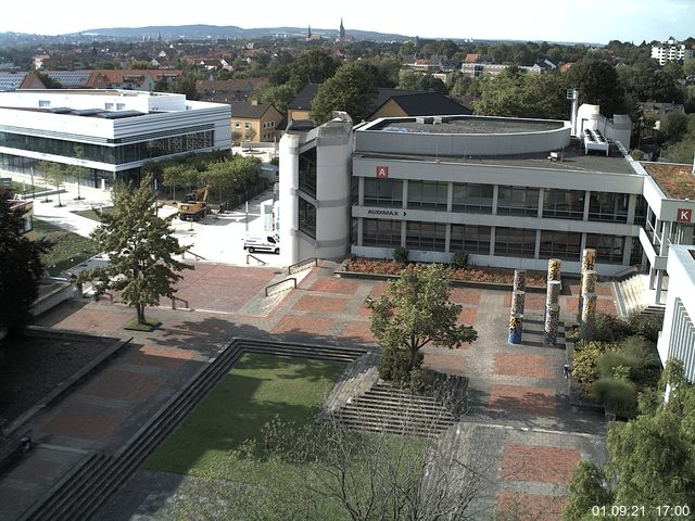 Foto der Webcam: Verwaltungsgebäude, Innenhof mit Audimax, Hörsaal-Gebäude 1