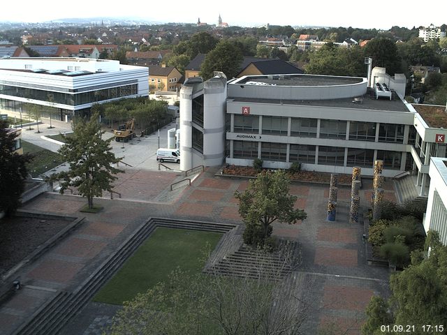 Foto der Webcam: Verwaltungsgebäude, Innenhof mit Audimax, Hörsaal-Gebäude 1