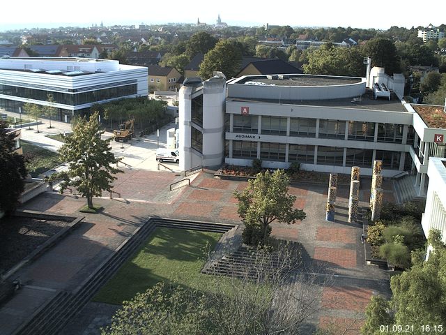 Foto der Webcam: Verwaltungsgebäude, Innenhof mit Audimax, Hörsaal-Gebäude 1