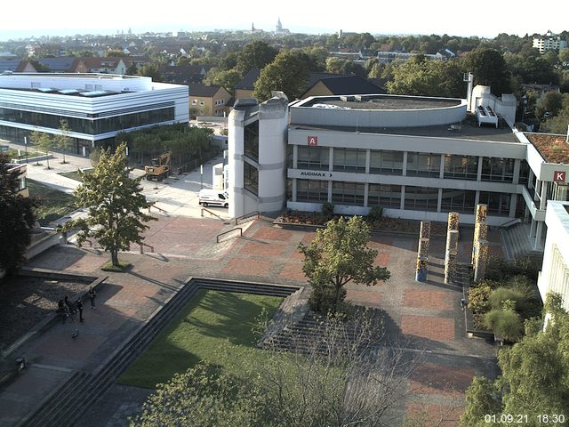 Foto der Webcam: Verwaltungsgebäude, Innenhof mit Audimax, Hörsaal-Gebäude 1