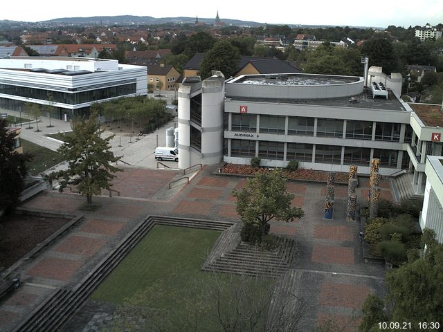 Foto der Webcam: Verwaltungsgebäude, Innenhof mit Audimax, Hörsaal-Gebäude 1