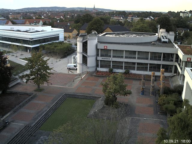 Foto der Webcam: Verwaltungsgebäude, Innenhof mit Audimax, Hörsaal-Gebäude 1