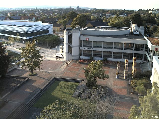 Foto der Webcam: Verwaltungsgeb&auml;ude, Innenhof mit Audimax, H&ouml;rsaal-Geb&auml;ude 1