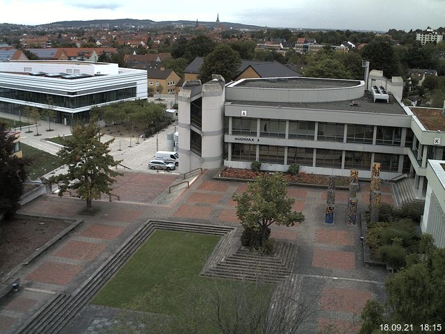 Foto der Webcam: Verwaltungsgebäude, Innenhof mit Audimax, Hörsaal-Gebäude 1