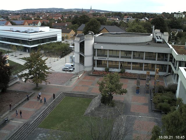 Foto der Webcam: Verwaltungsgebäude, Innenhof mit Audimax, Hörsaal-Gebäude 1