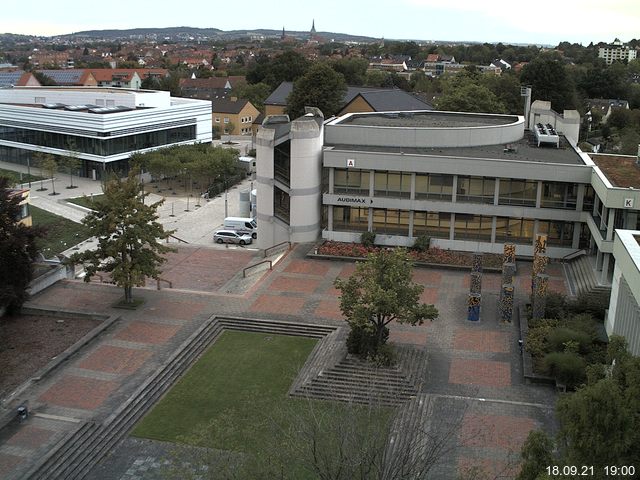 Foto der Webcam: Verwaltungsgebäude, Innenhof mit Audimax, Hörsaal-Gebäude 1