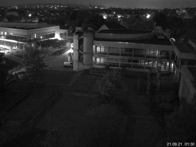 Foto der Webcam: Verwaltungsgebäude, Innenhof mit Audimax, Hörsaal-Gebäude 1