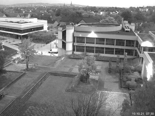 Foto der Webcam: Verwaltungsgeb&auml;ude, Innenhof mit Audimax, H&ouml;rsaal-Geb&auml;ude 1