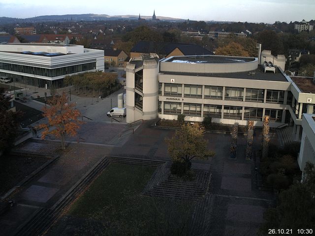 Foto der Webcam: Verwaltungsgebäude, Innenhof mit Audimax, Hörsaal-Gebäude 1