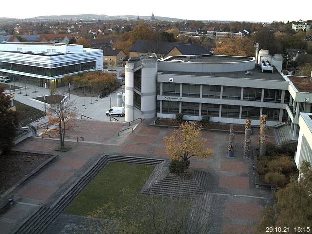 Foto der Webcam: Verwaltungsgebäude, Innenhof mit Audimax, Hörsaal-Gebäude 1