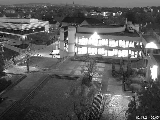 Foto der Webcam: Verwaltungsgebäude, Innenhof mit Audimax, Hörsaal-Gebäude 1