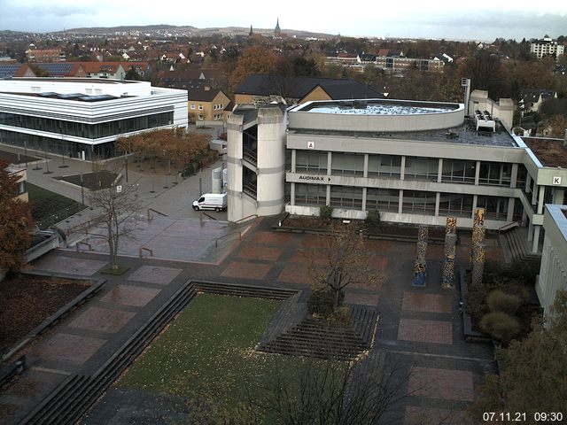 Foto der Webcam: Verwaltungsgebäude, Innenhof mit Audimax, Hörsaal-Gebäude 1