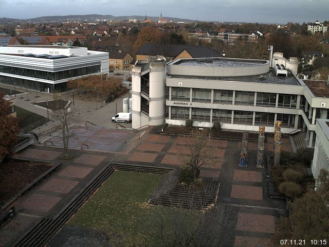 Foto der Webcam: Verwaltungsgebäude, Innenhof mit Audimax, Hörsaal-Gebäude 1