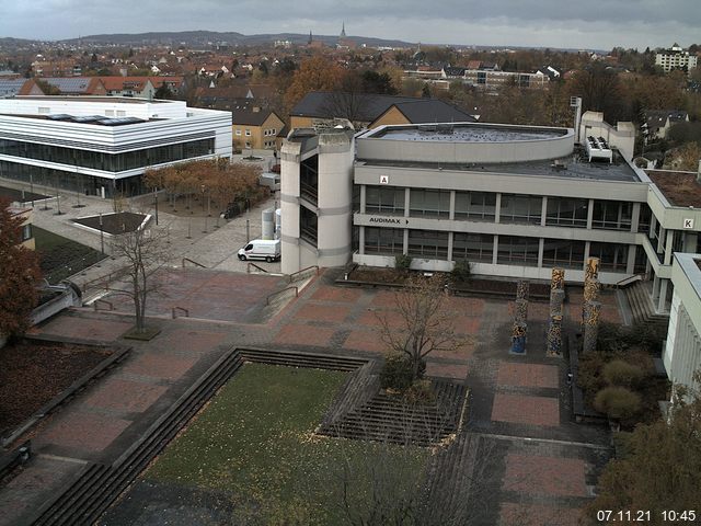 Foto der Webcam: Verwaltungsgebäude, Innenhof mit Audimax, Hörsaal-Gebäude 1