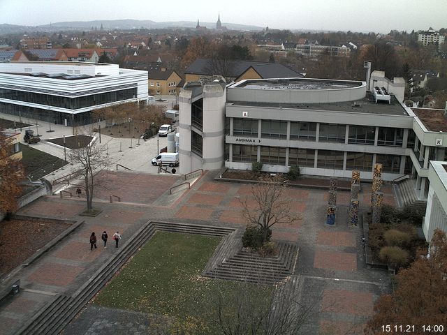 Foto der Webcam: Verwaltungsgebäude, Innenhof mit Audimax, Hörsaal-Gebäude 1