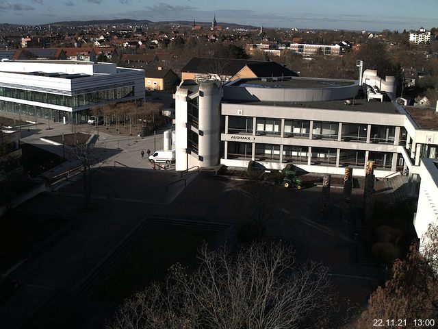 Foto der Webcam: Verwaltungsgebäude, Innenhof mit Audimax, Hörsaal-Gebäude 1