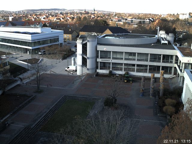 Foto der Webcam: Verwaltungsgebäude, Innenhof mit Audimax, Hörsaal-Gebäude 1