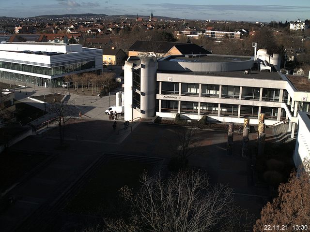 Foto der Webcam: Verwaltungsgebäude, Innenhof mit Audimax, Hörsaal-Gebäude 1