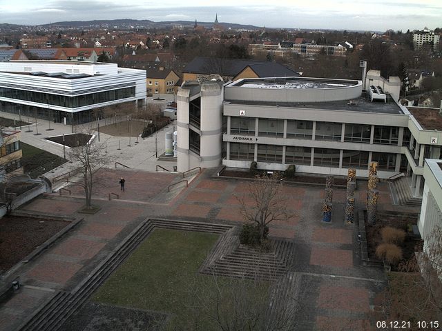 Foto der Webcam: Verwaltungsgebäude, Innenhof mit Audimax, Hörsaal-Gebäude 1