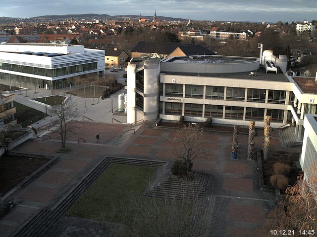 Foto der Webcam: Verwaltungsgebäude, Innenhof mit Audimax, Hörsaal-Gebäude 1