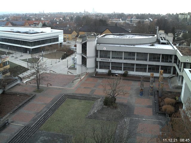 Foto der Webcam: Verwaltungsgebäude, Innenhof mit Audimax, Hörsaal-Gebäude 1