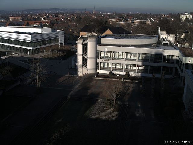 Foto der Webcam: Verwaltungsgebäude, Innenhof mit Audimax, Hörsaal-Gebäude 1