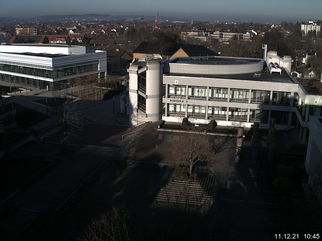 Foto der Webcam: Verwaltungsgebäude, Innenhof mit Audimax, Hörsaal-Gebäude 1