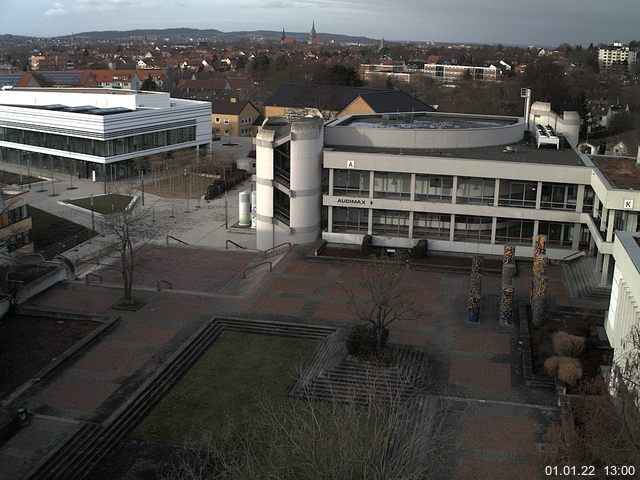 Foto der Webcam: Verwaltungsgebäude, Innenhof mit Audimax, Hörsaal-Gebäude 1