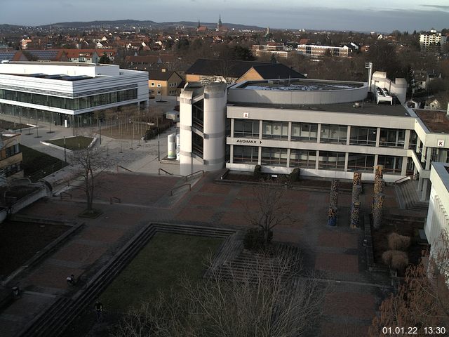 Foto der Webcam: Verwaltungsgebäude, Innenhof mit Audimax, Hörsaal-Gebäude 1