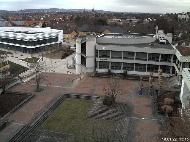 Foto der Webcam: Verwaltungsgebäude, Innenhof mit Audimax, Hörsaal-Gebäude 1