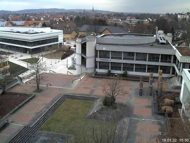 Foto der Webcam: Verwaltungsgebäude, Innenhof mit Audimax, Hörsaal-Gebäude 1